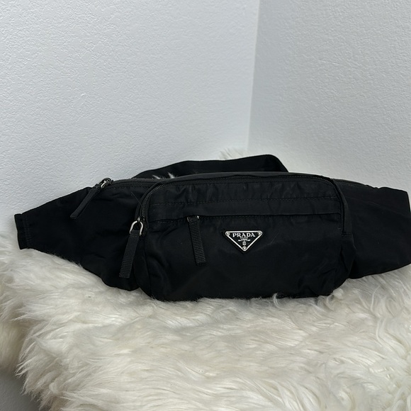 💯 Authentic Prada Unisex Black Belt Bag🍀 - Picture 1 of 16